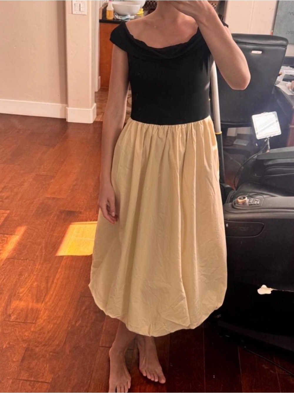 Elegant Two-Tone Off-Shoulder Maxi Dress - Picture 3 of 5